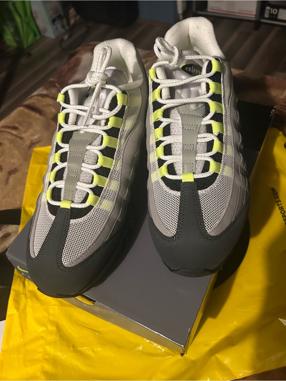 Nike Men’s Grey/Neon Green Air Max 95 2026 big bubble size 10